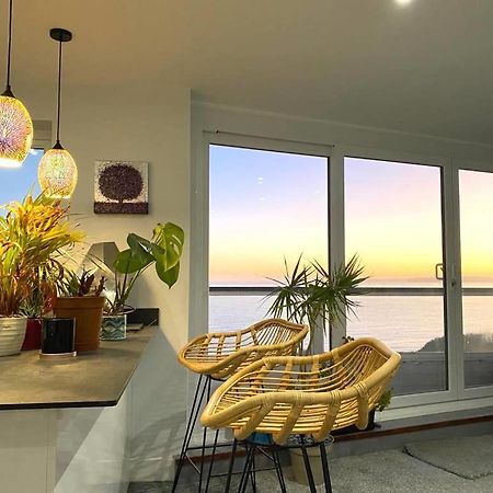 Stunning Sea View Two Double Bedroom Apartment - With Balcony - Opposite Beachfront Walk Борнмът Екстериор снимка