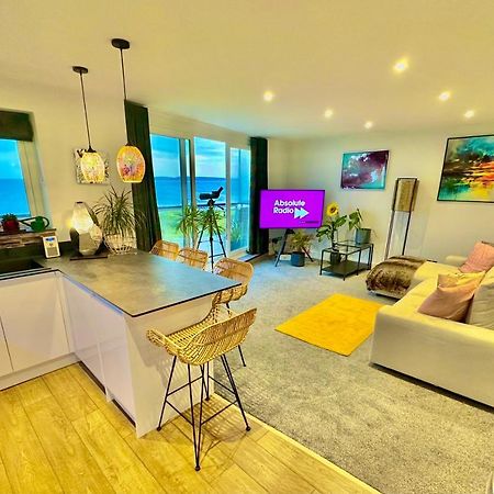 Stunning Sea View Two Double Bedroom Apartment - With Balcony - Opposite Beachfront Walk Борнмът Екстериор снимка