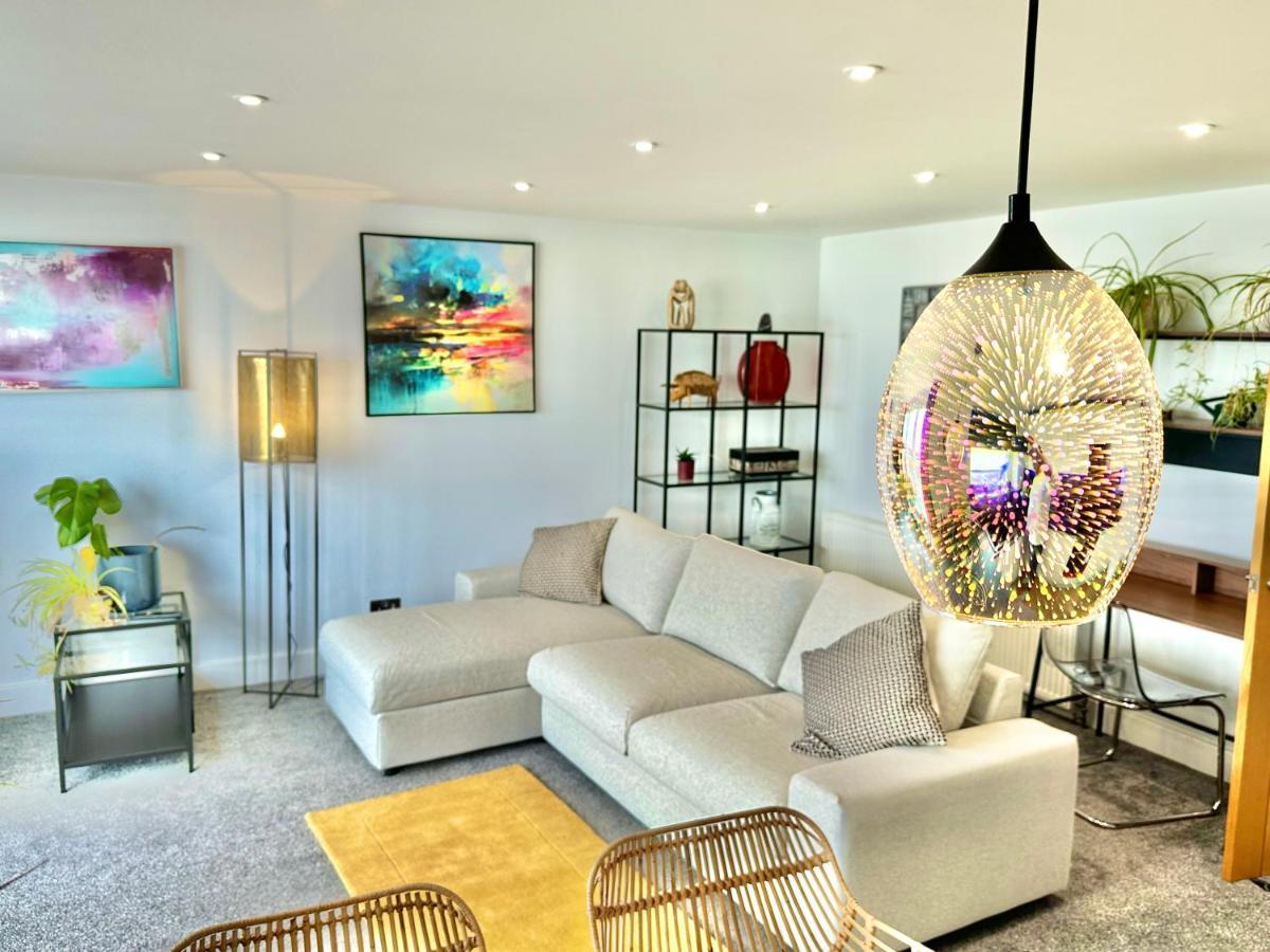 Stunning Sea View Two Double Bedroom Apartment - With Balcony - Opposite Beachfront Walk Борнмът Екстериор снимка