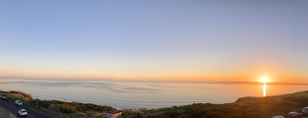 Stunning Sea View Two Double Bedroom Apartment - With Balcony - Opposite Beachfront Walk Борнмът Екстериор снимка