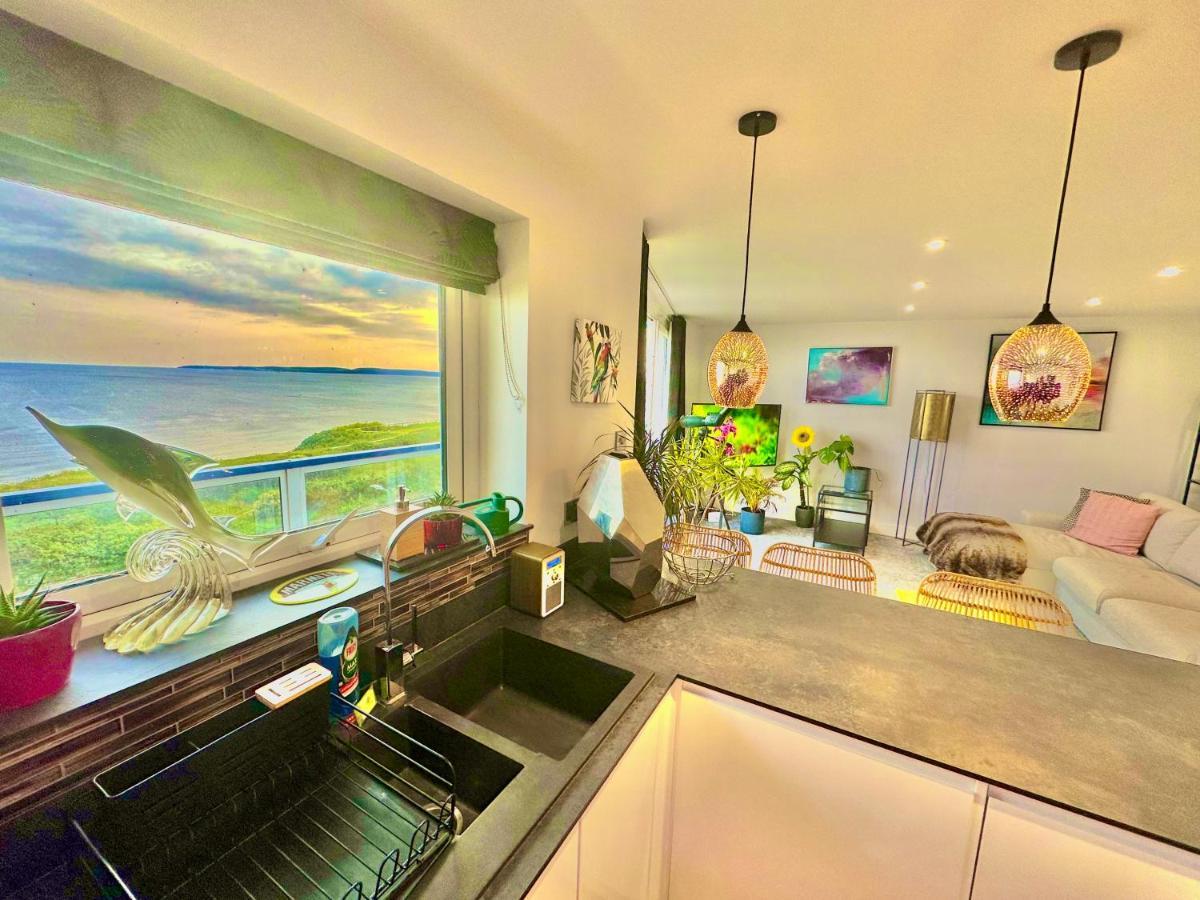 Stunning Sea View Two Double Bedroom Apartment - With Balcony - Opposite Beachfront Walk Борнмът Екстериор снимка
