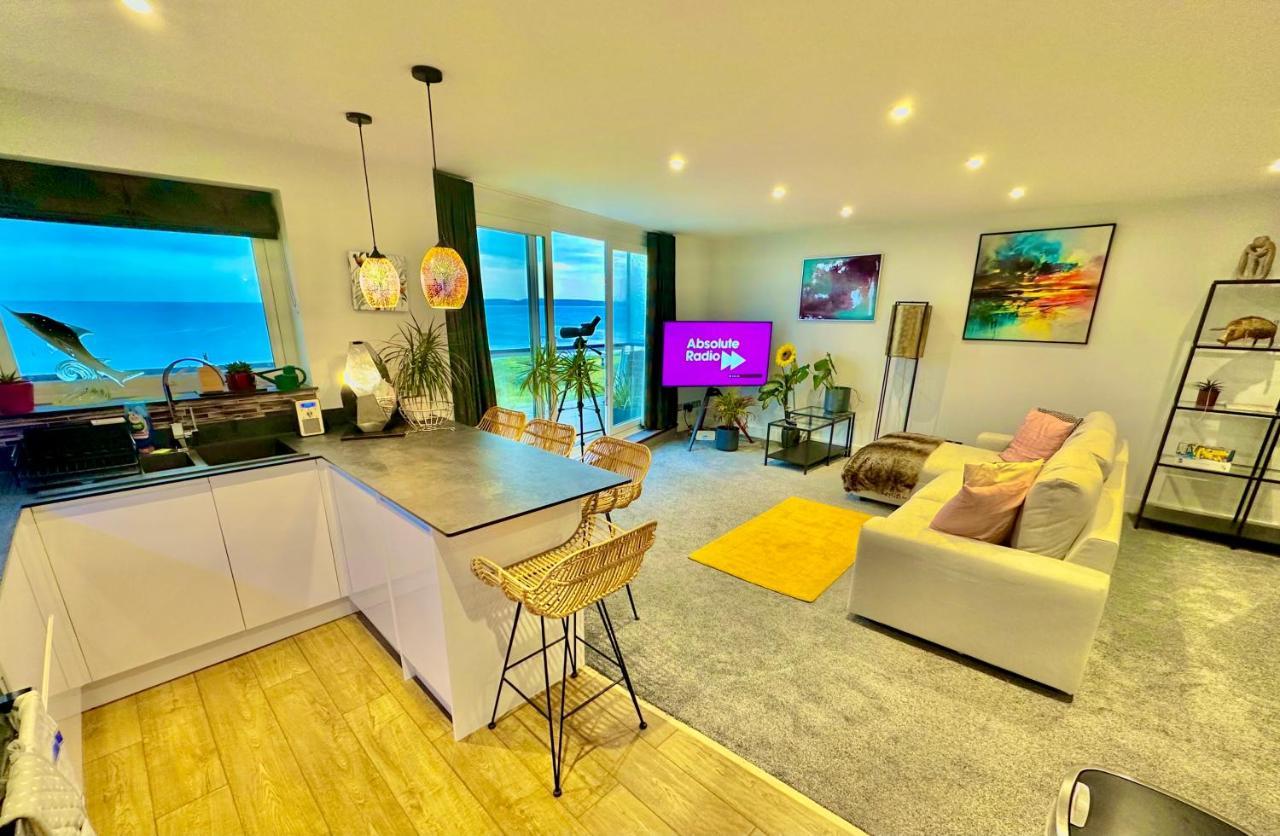 Stunning Sea View Two Double Bedroom Apartment - With Balcony - Opposite Beachfront Walk Борнмът Екстериор снимка